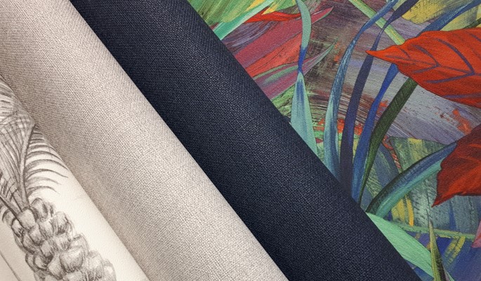 Как комбинировать яркие обои и однотоны